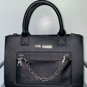 LIKE NEW Black Steve Madden crossbody/ handbag.